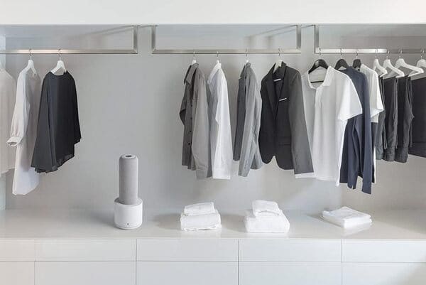 縦でも横でも。THREEUP（スリーアップ）コードレス除湿機 スリムドライ DH-T2131