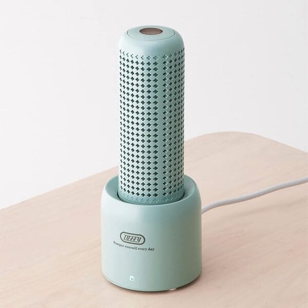 靴箱やクローゼットなどに。Toffy（トフィー）コンパクトリユース除湿器 HW-DH1